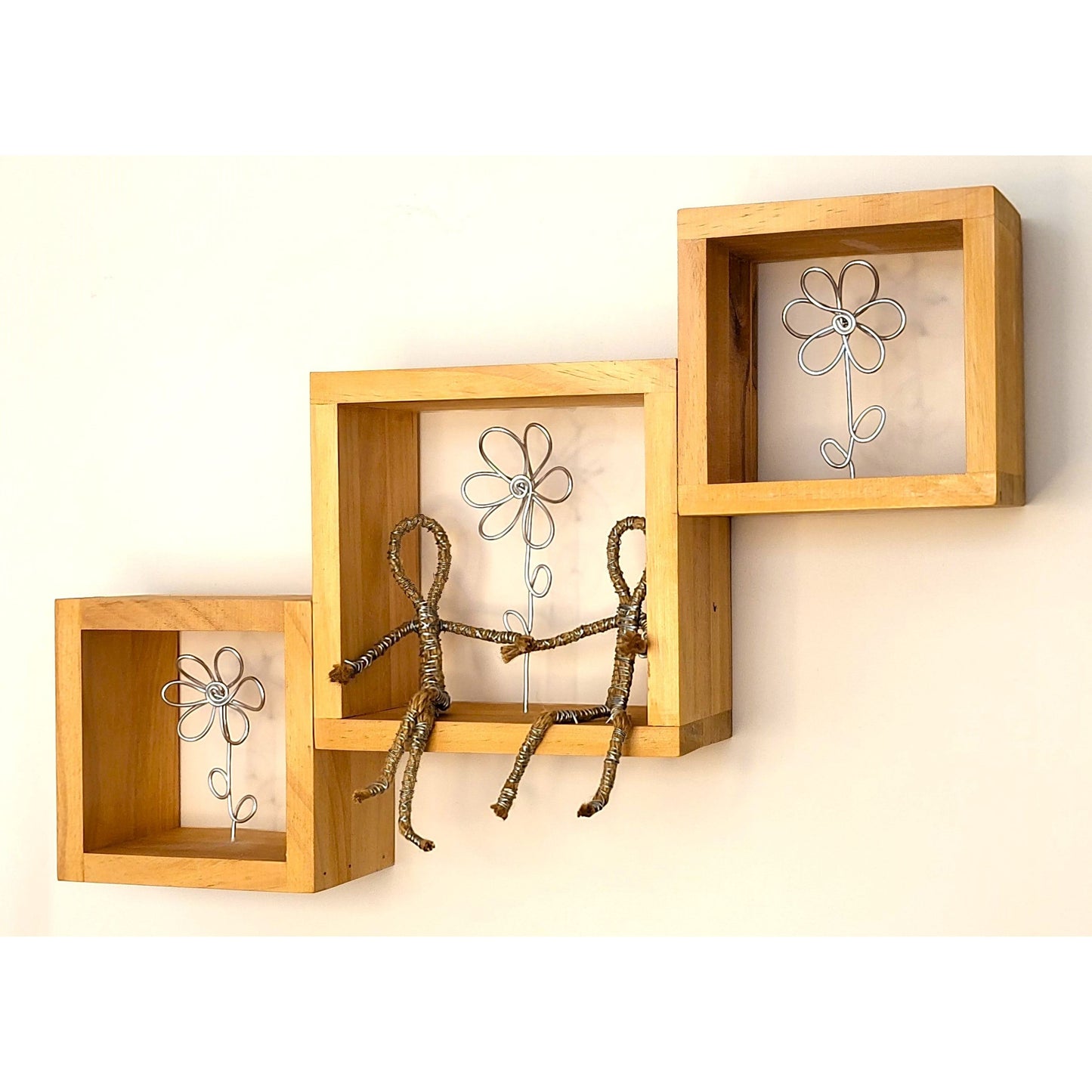 Boxed lovers sharing flowers (3 box)